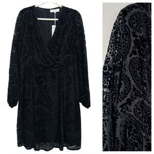 Chic Black Lace Mini Dress